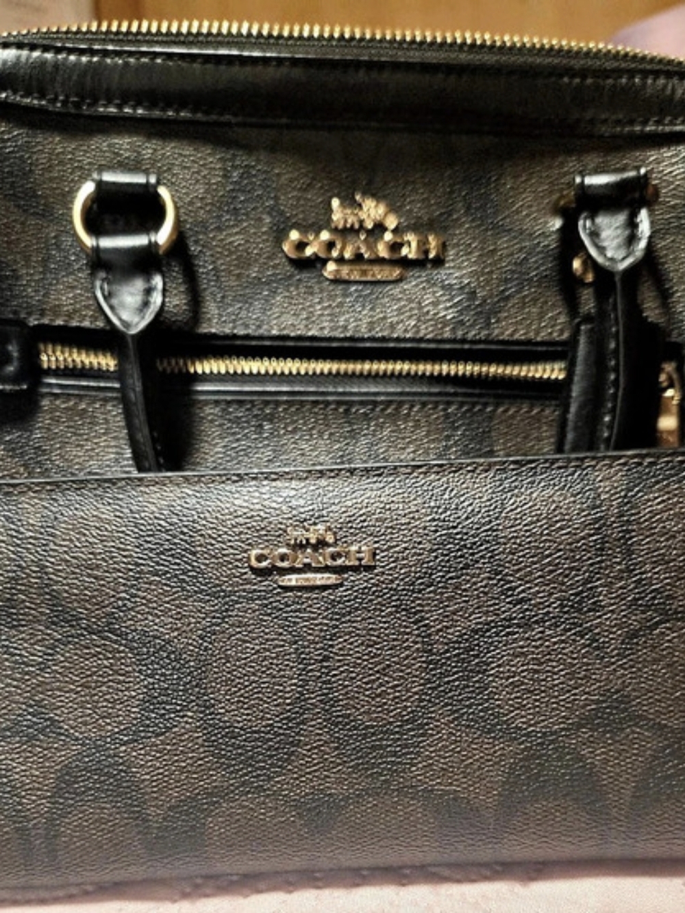 Coach Signature Canvas Long Wallet Black & Brown
With Matching Wallet.